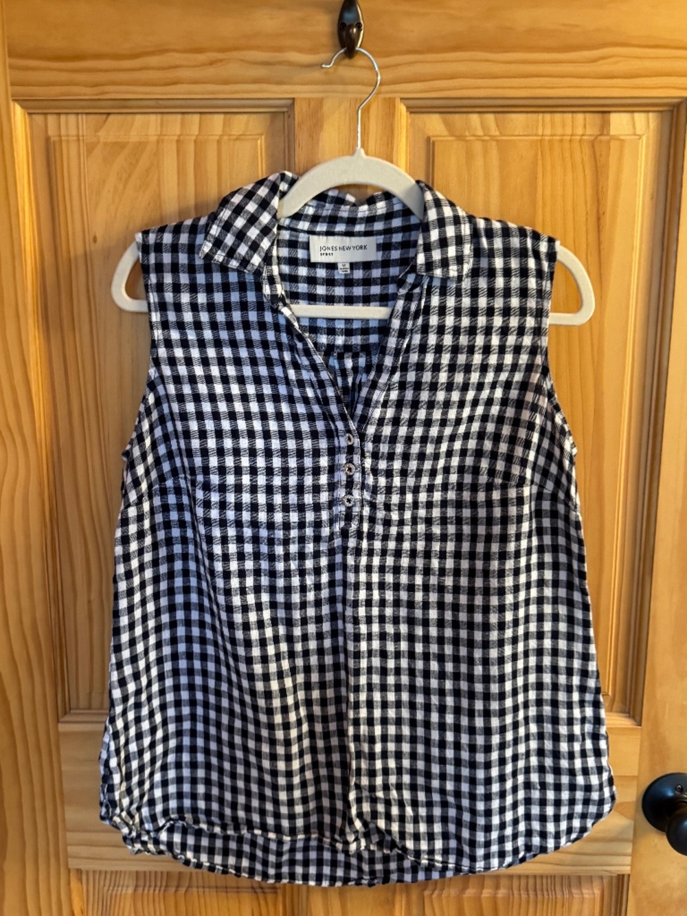 Jones New York sleeveless gingham top